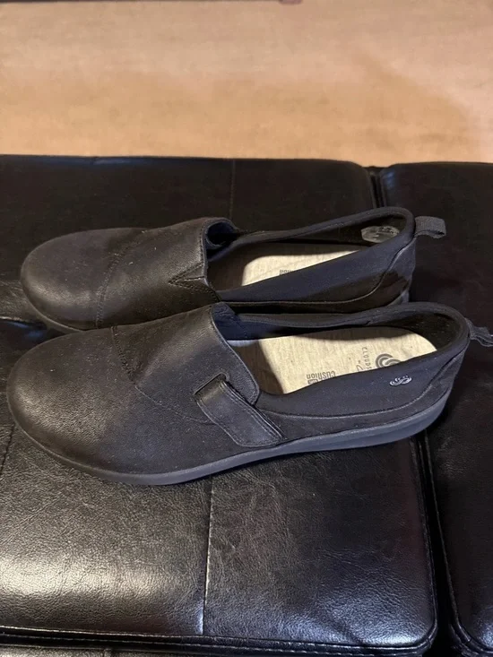 Cloudsteppers by Clarks Black Slip-On Flats - Picture 2 of 7